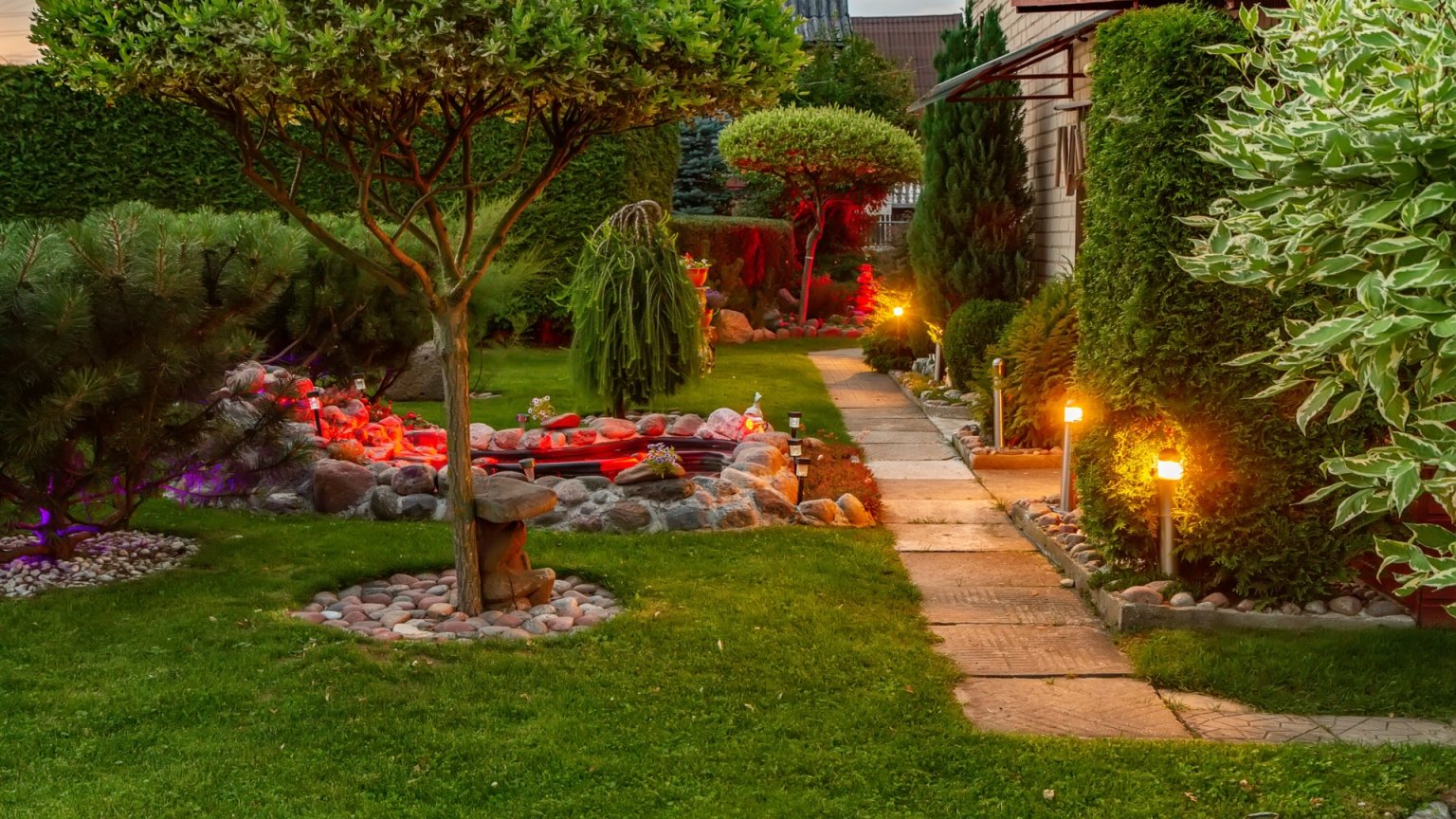 Top Landscape Lighting Trends In 2023 - Build Magazine